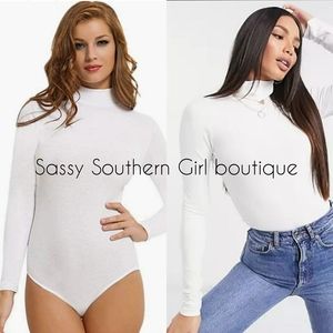 ⭐🆕 White mock neck  bodysuit